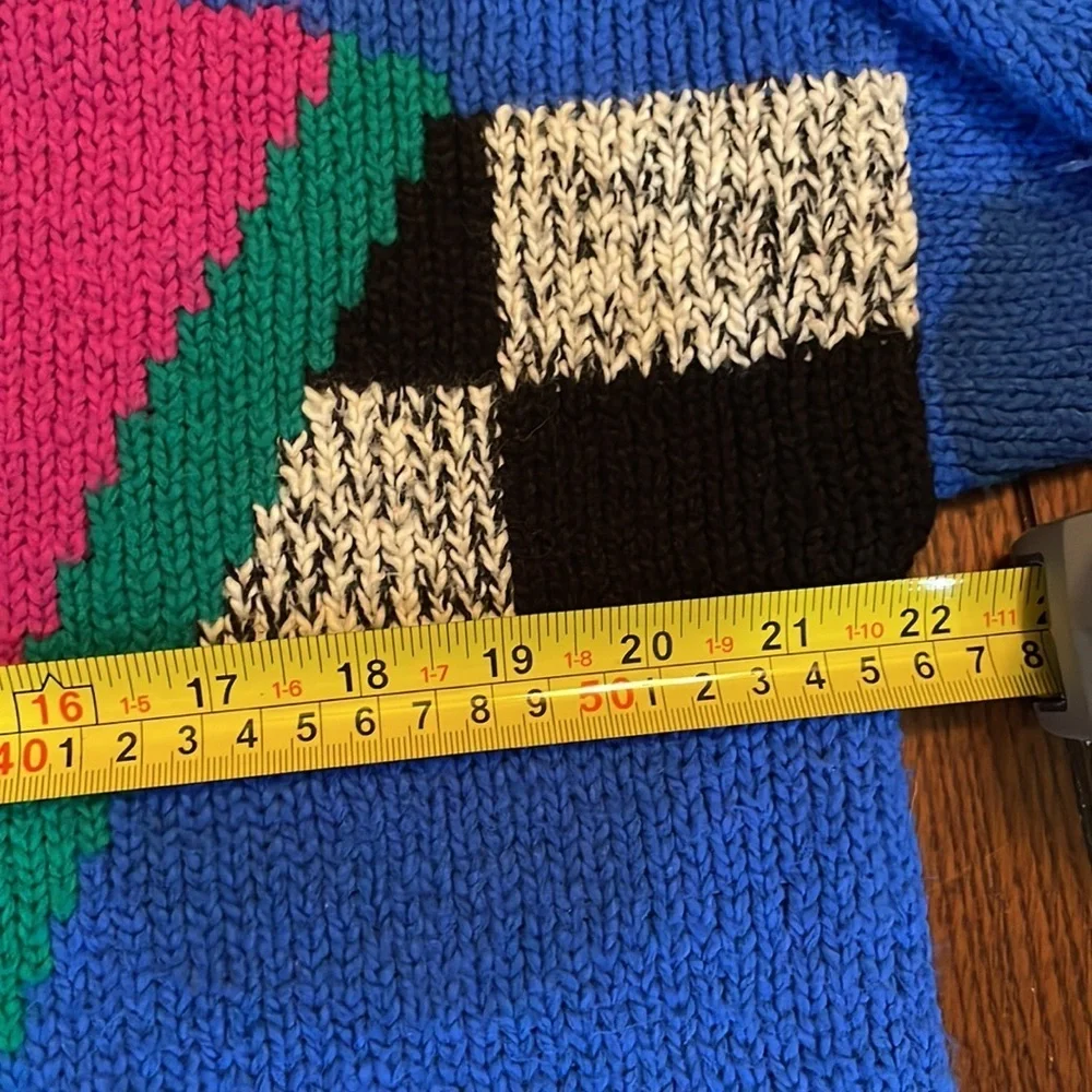 Colter Bay international Retro 80's Geometric Shapes Sweater. Large